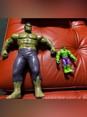 Marvel Hulk Action Figures - Green & Purple